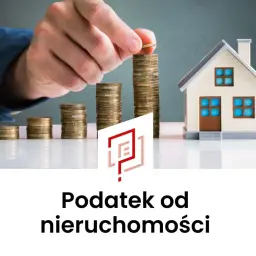 Ręka kładzie monetę na rosnącej wieży z monet, obok stoi domek. Symbolizuje to podatek od nieruchomości i jego wpływ na finanse.