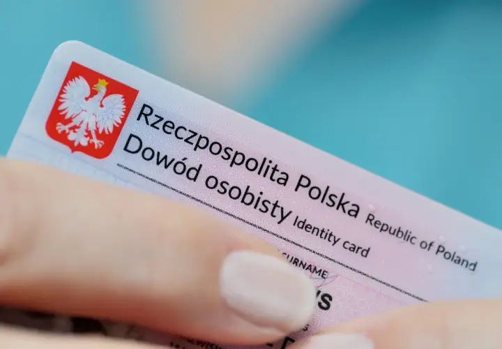 Dowód osobisty Rzeczypospolitej Polskiej. Zastrzeżenie PESEL chroni przed wyłudzeniem kredytu.
