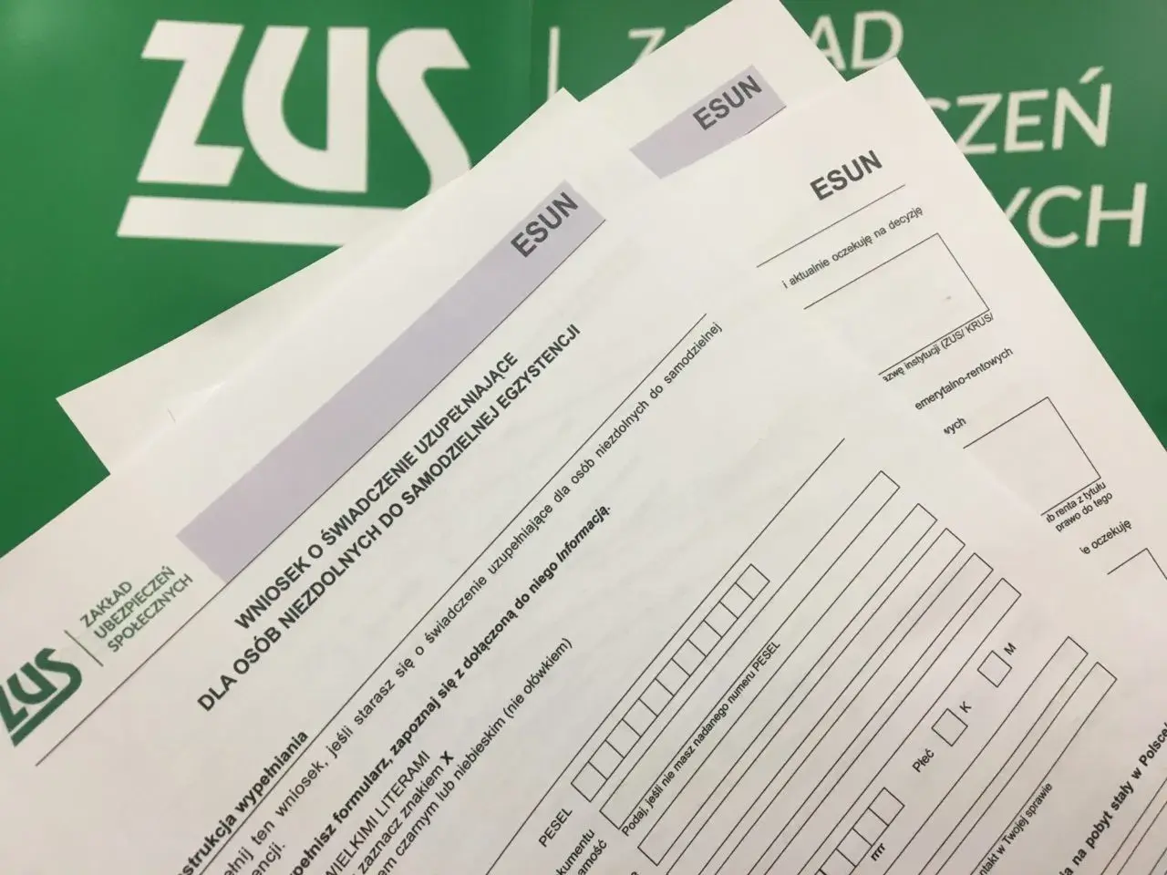 Wniosek o świadczenie uzupełniające dla osób niezdolnych do samodzielnej egzystencji, czyli świadczenie wspierające 2025. Dokumenty ZUS.